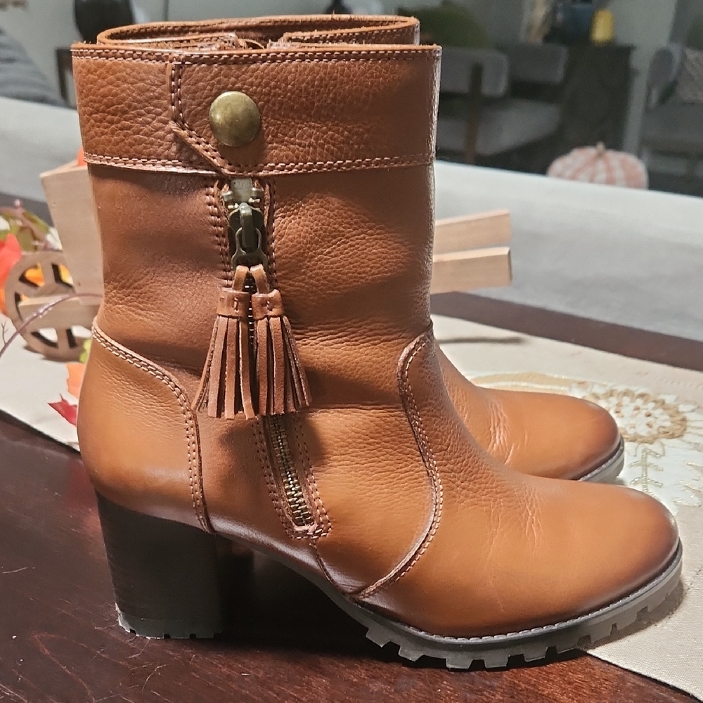 Johnston & Murphy Tan Heeled Boots with Tassel